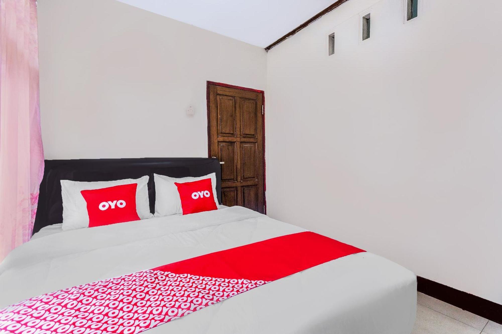 Oyo 1837 Telone Bungalow Palebah Exterior foto